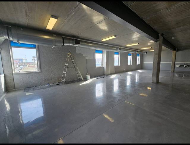 688M² OFFICE TO LET IN PAARDEN EILAND